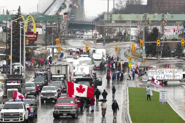 محكمة كندية تأمر برفع الحصار المفروض على محور طرقات رئيسي