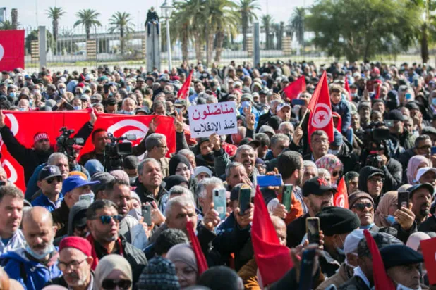 وفد أوروبي يتحدى الرئيس التونسي بزيارة البرلمان «المجمد»