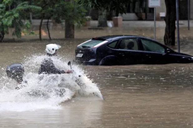 18 قتيلاً في فيضانات وانزلاقات تربة قرب ريو دي جانيرو (فيديو)