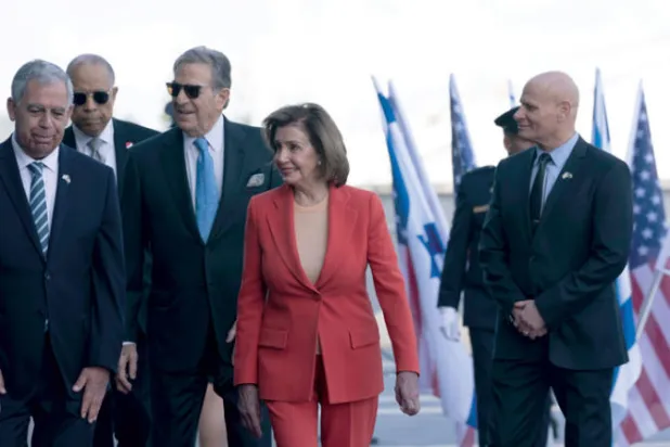 بيلوسي تعتبر زيارتها لإسرائيل والسلطة الفلسطينية {التزاماً بحل الدولتين}