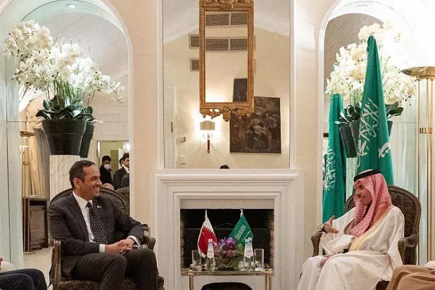 وزير الخارجية السعودي يبحث مع نظيره القطري تعزيز التعاون المشترك