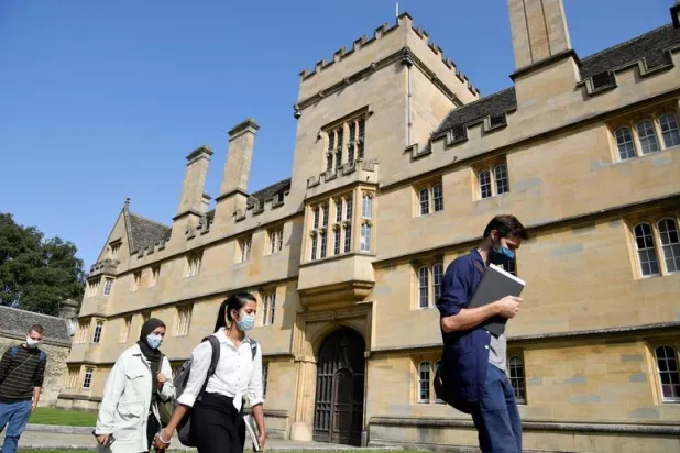 «ركود السنة الثانية»... لماذا نفقد الحماس بعد السنة الأولى في الجامعة أو العمل؟