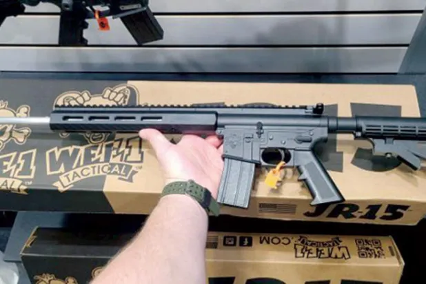 بندقية للأطفال مستوحاة من سلاح استُخدم خلال مجازر تثير ضجة في أميركا