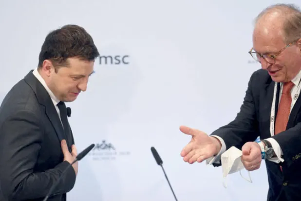 الرئيس الأوكراني يقلب الطاولة على حلفائه الغربيين