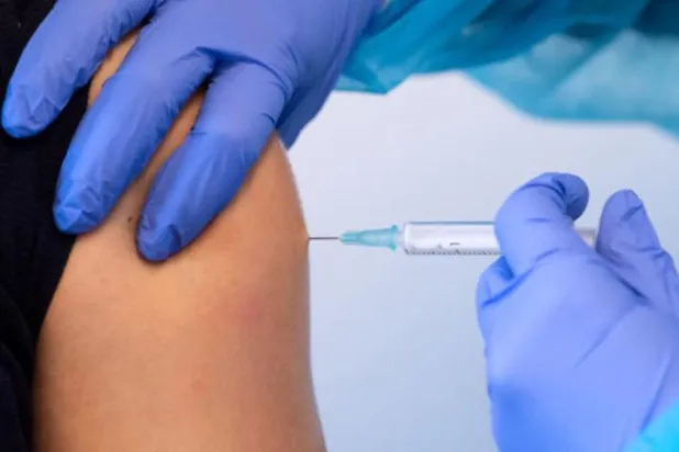 Avrupa aşının dördüncü dozunun uygulanmasına doğru ilerliyor 