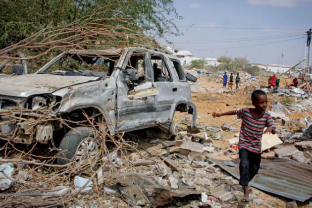 مقتل وإصابة 25 صومالياً في تفجير انتحاري نفذته «الشباب»