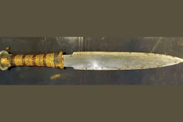 خنجر توت عنخ آمون جاء من سوريا