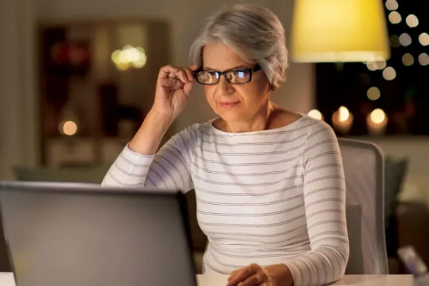 هل تواجه صعوبة في الرؤية ليلاً؟