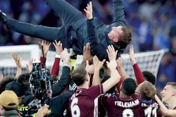 رودجرز ولاعبوه وفرحة الفوز بكأس إنجلترا الموسم الماضي (الشرق الأوسط)