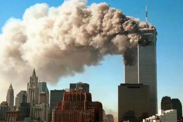 11 Eylül 2001 saldırılarından dakikalar sonra New York'taki Dünya Ticaret Merkezi’nin kuleleri (Getty Images)