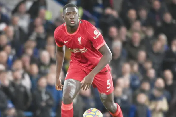 كوناتي يشكل شراكة دفاعية قوية مع فان دايك في ليفربول