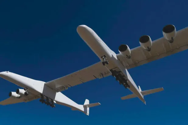 أكبر طائرة في العالم تحلق ساعتين على ارتفاع 15 ألف قدم