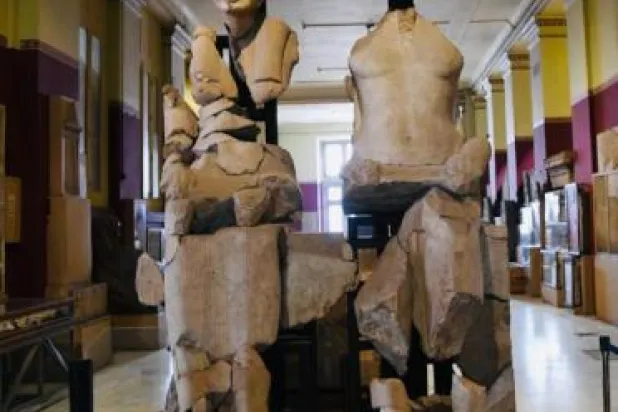 13 قطعة أثرية ضخمة تستقر في المتحف المصري الكبير