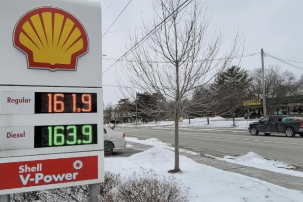 Brent petrolün varil fiyatı 98,86 dolar