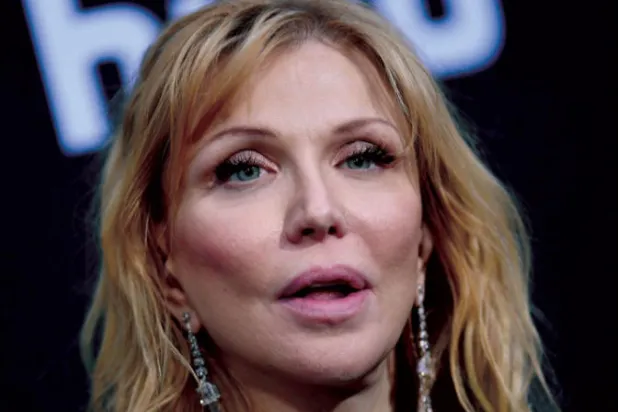 اتفاق بين كورتني لوف وطليق ابنتها ينهي دعوى حول نزاع على غيتار