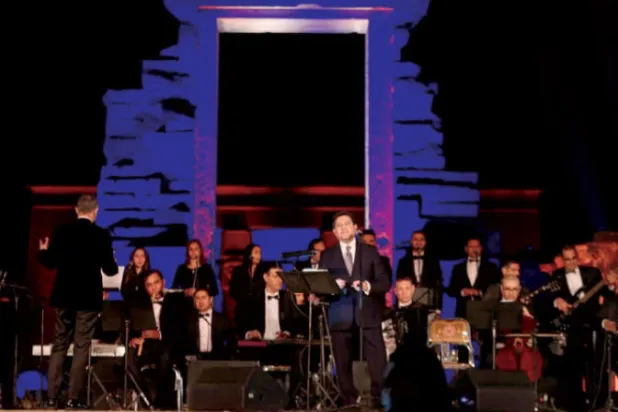 هاني شاكر يُطرب جمهور «دندرة للموسيقى والغناء»