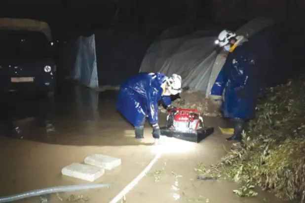 Suriye’nin kuzeyindeki kamplarda sel ve yangınlar mültecileri etkiliyor