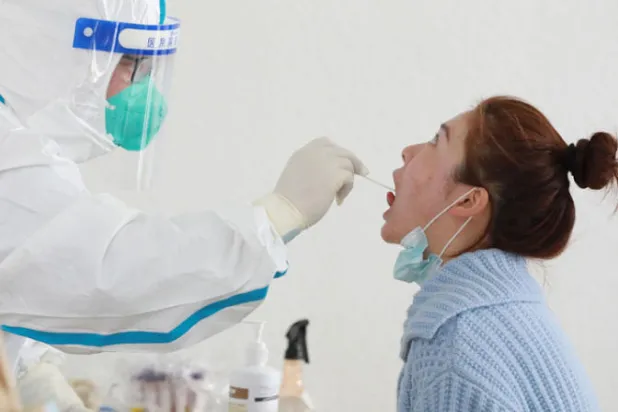الصين تسجل أعلى إصابات بـ«كورونا» منذ عامين