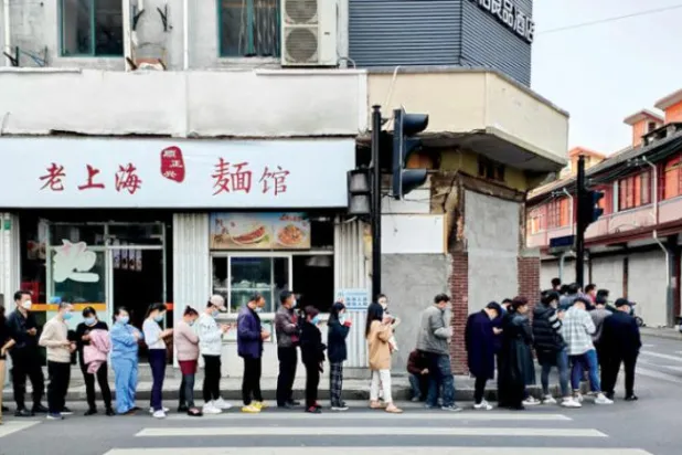 چین کو کورونا اور اس کے تغیر پذیر مرحلہ سے لاکھوں لوگوں کے متاثر ہونے کے معاملہ کا سامنا ہے