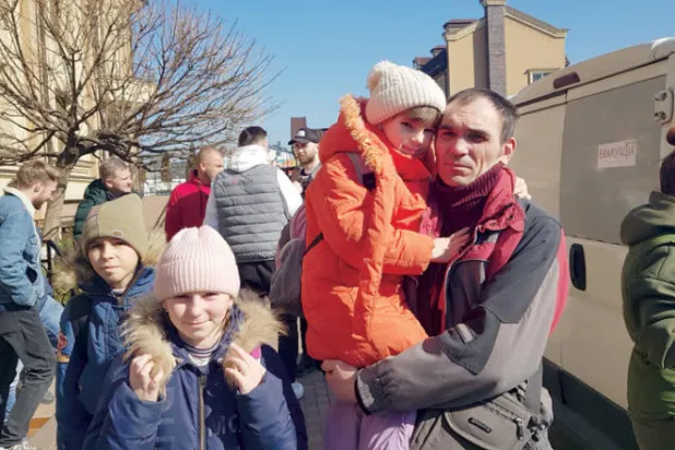 «شاهد على مجزرة» يفر من الجنود الروس «عبر حقل ألغام»