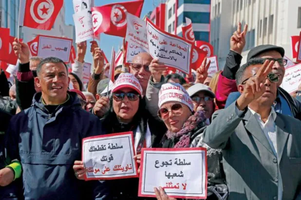Tunus Cumhurbaşkanı Said kendi çevresinde de yalnızlaşıyor