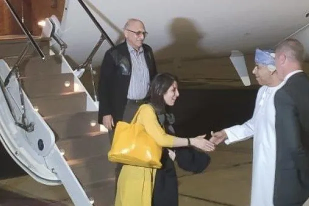 عُمان تستقبل بريطانيين أفرجت عنهما إيران