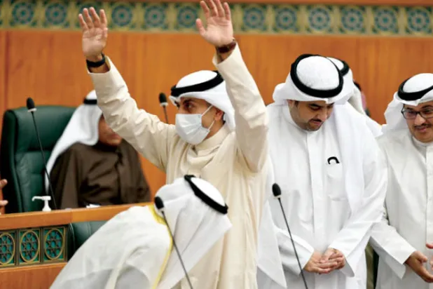 وزير الأشغال الكويتي يجتاز «طرح الثقة»