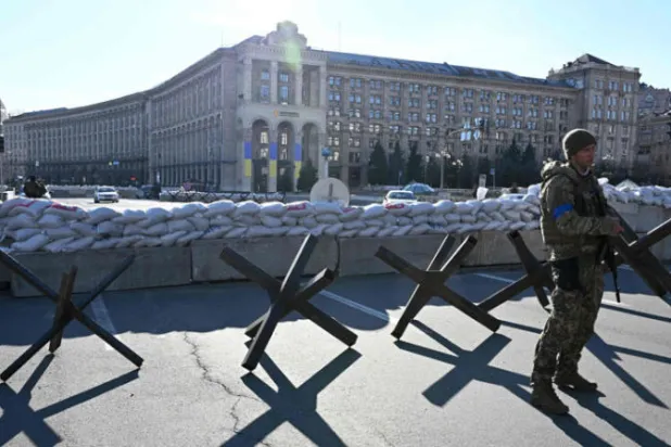 زيلينسكي الصامد في وجه الروس يتحوّل إلى «مفتاح قلوب» الأوكرانيين