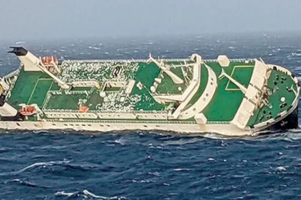 غرق سفينة إماراتية في الخليج وإيران تنقذ غالبية طاقمها