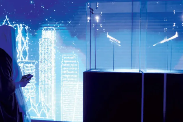 «حلم التاج» يعيد بريق التيجان الملكية ويدمج فلسفة الأناقة بين السعودية وفرنسا