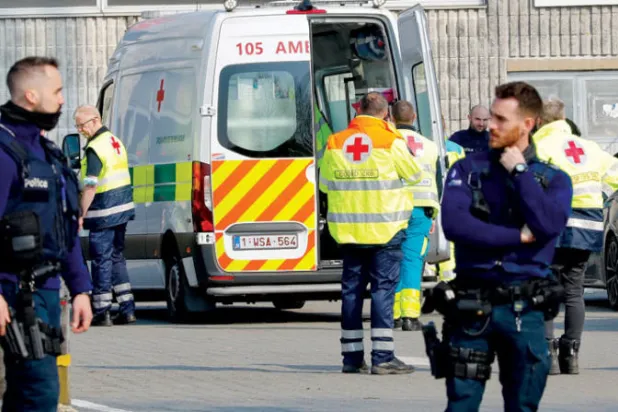 مقتل 6 أشخاص في اقتحام سيارة تجمعاً كرنفالياً ببلدة بلجيكية