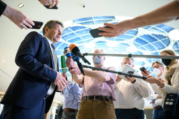 ألمانيا: لا نستطيع الاستغناء عن واردات النفط الروسية