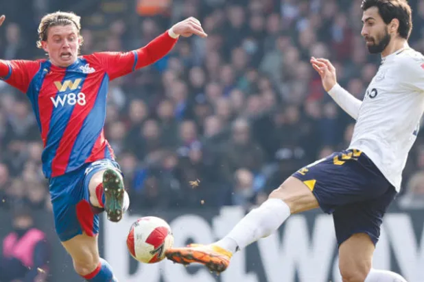 كونور غالاغر بين مواصلة التألق مع كريستال بالاس والعودة إلى تشيلسي