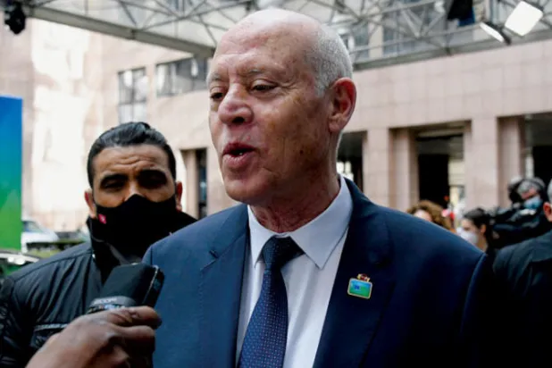 «اتحاد الشغل» في تونس يطالب سعيّد بحماية المؤسسات العمومية