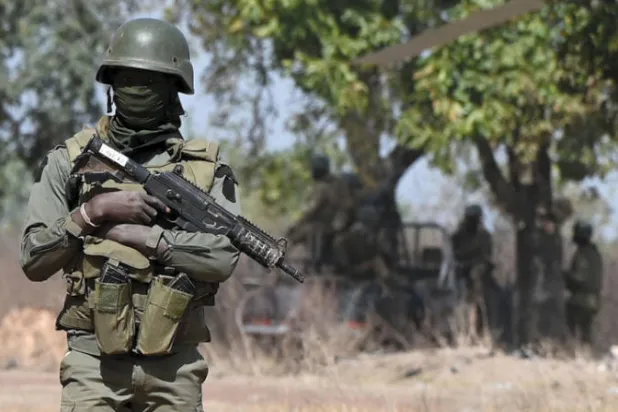 بوركينا فاسو: مقتل 13 جندياً في كمين نصبه إرهابيون للجيش