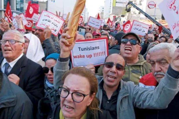 Tunus, dört hayati sektörde grevle karşı karşıya