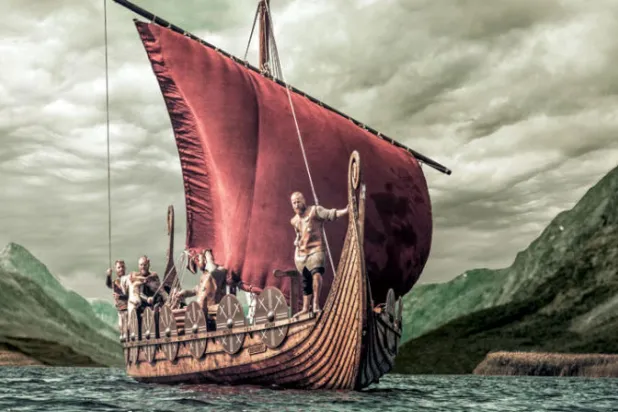 مجموعة من الفايكينغ تبحر من جنوب غرينلاند (شويتستوك)