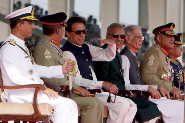 رئيس وزراء باكستان: لن أتخلى عن منصبي قبل إجراء لسحب الثقة