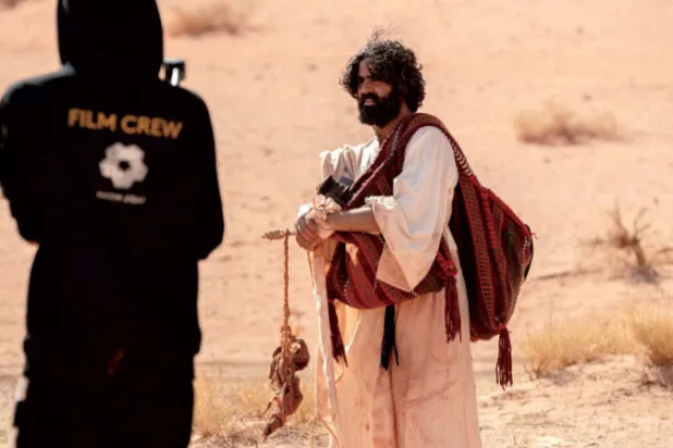 «بين الرمال»... أول فيلم سينمائي سعودي يتناول أحداثاً حقيقية بدعم من «نيوم»