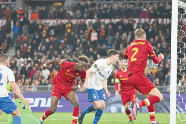 كيف تحول تامي أبراهام إلى آلة لا تتوقف عن إحراز الأهداف مع روما؟