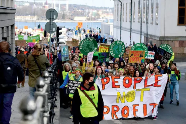 نشطاء حركة المناخ ينظمون  إضرابات في جميع أنحاء العالم