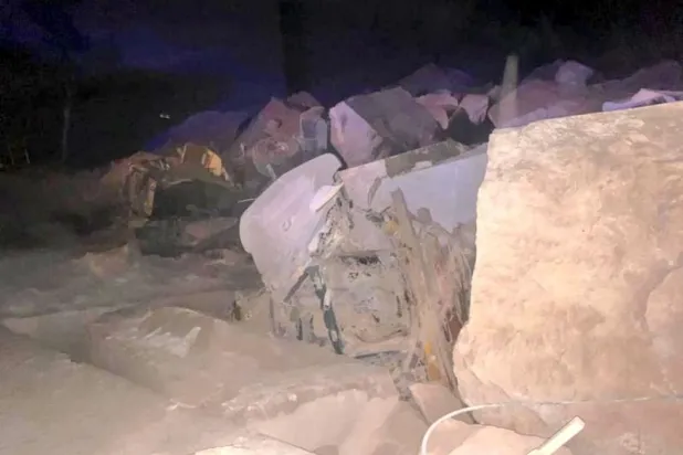 مقتل 6 عمال وإصابة 4 إثر انهيار صخري في سلطنة عمان