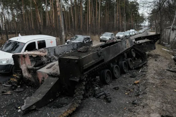 قرى مهجورة وجثث وحطام على أطراف كييف