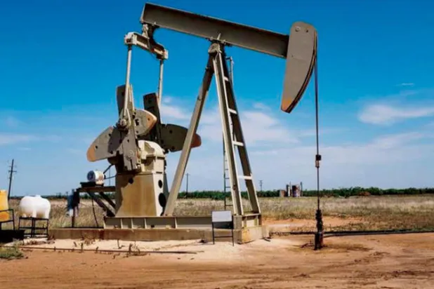 النفط يخسر 8% مع تزايد مخاوف تباطؤ الطلب بعد إغلاق شنغهاي