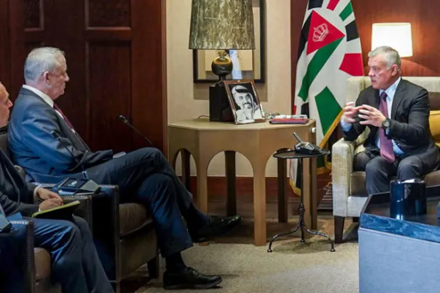 العاهل الأردني يبحث مع وزير الدفاع الإسرائيلي «التحديات الأمنية الإقليمية»