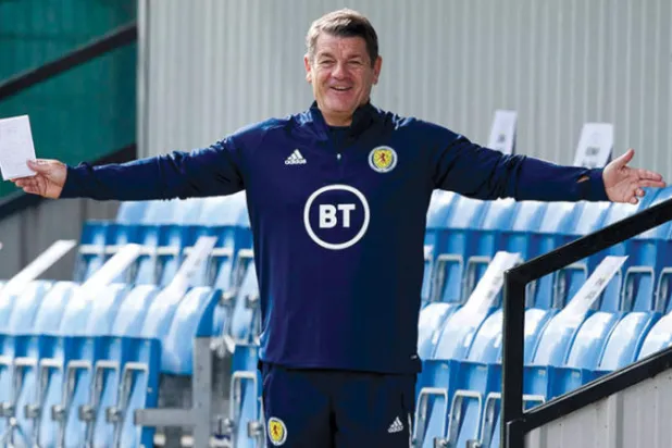 لماذا تمنى جون كارفر الإنجليزي أن تفوز اسكوتلندا على إنجلترا؟