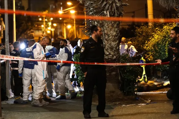 İsrail askerlerinden Beni Barak saldırısını düzenleyen Filistinlinin ailesinin evine baskın