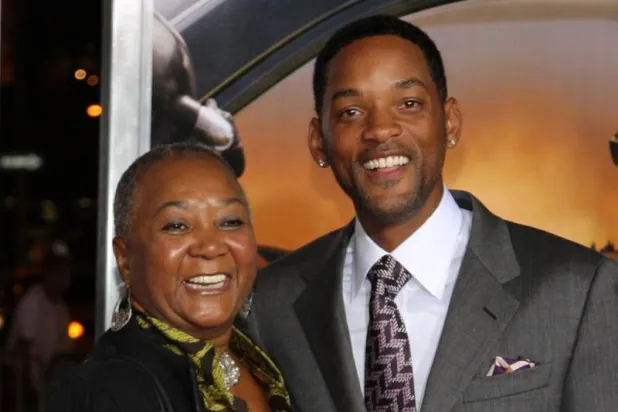 كيف علّقت والدة ويل سميث على تصرّف نجلها بعد «صفعة الأوسكار»؟