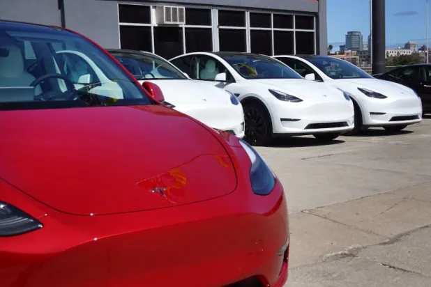 اكتشاف جديد يضاعف عمر بطاريات السيارات الكهربائية والهواتف