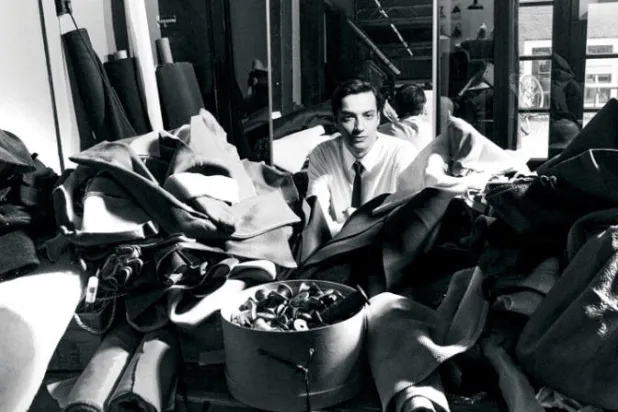 محمد بن شلال... مصمم جلب له الإبداع الكثير من الحظ